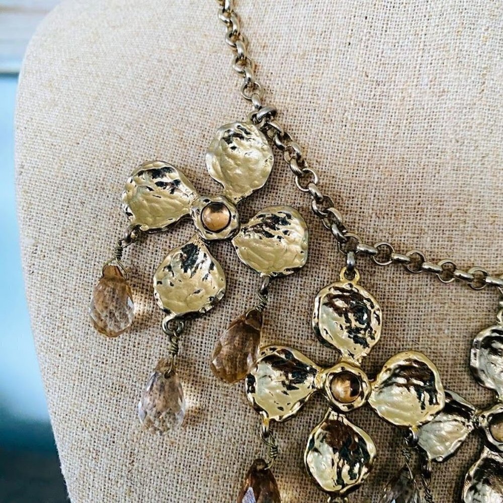 Banana Republic Daisy Floral Statement Necklace - Picture 6 of 7